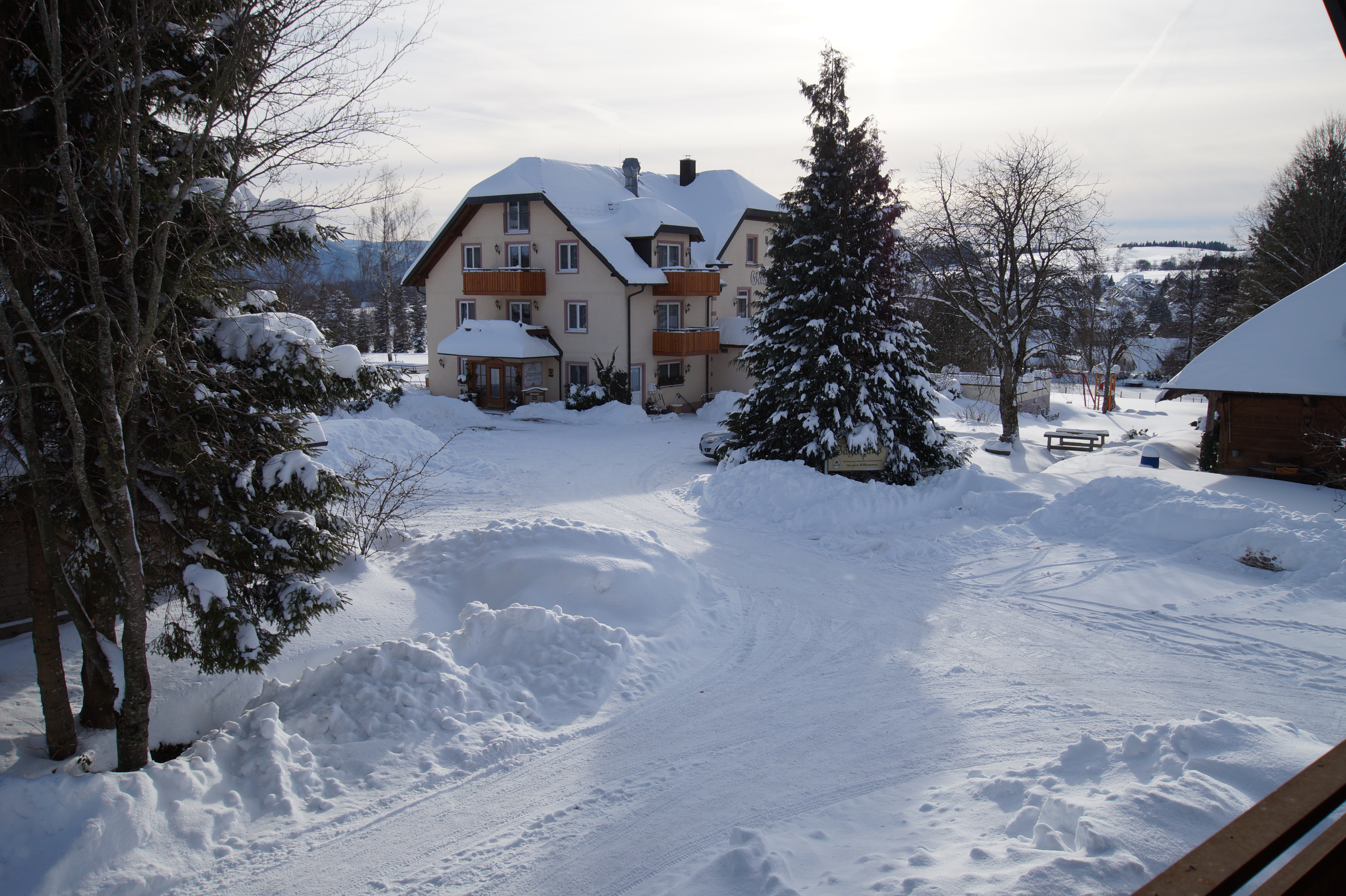 Außenansicht Hotel Jägerhaus im Schnee